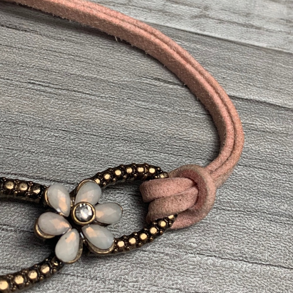 Pink Faux Suede Floral Choker Necklace Bronze Tone White Flower Rhinestone 12in - Picture 5 of 7